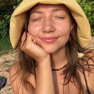 Meet your Posher, Simone